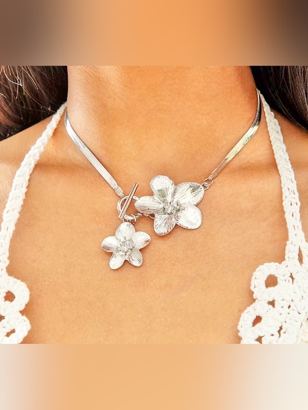 NWT Floral Toggle Necklace~ Silver